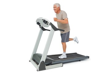 Full length of a senior man running on a treadmill © WavebreakMediaMicro