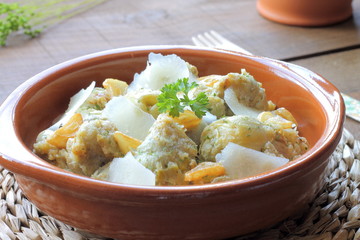 Alcachofas rehogadas con queso