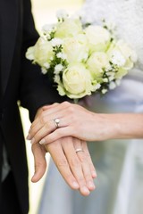 Obraz na płótnie Canvas Bride and groom showing wedding rings