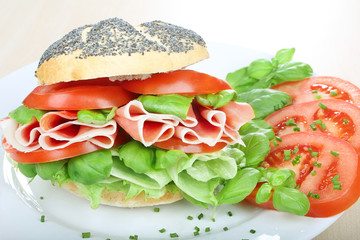 Sandwich with schwarzwald ham and vegetables