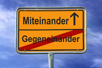 Obraz premium Miteinander / Gegeneinander