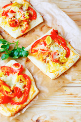 mini pita with vegetables and cheese