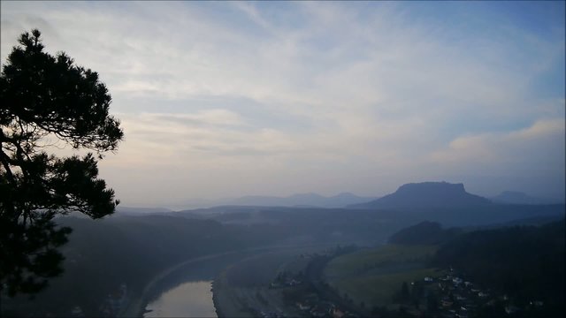 Morgendämmerung über der Sächsischen Schweiz