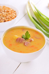 Pea soup in bowl