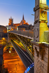 Kathedrale und Metro in Lausanne