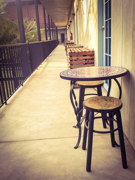 Vintage table and chairs at the proch