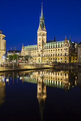 Fototapeta na wymiar Hamburg Town Hall At Night