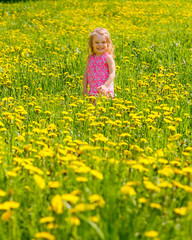 Fototapeta premium Little girl in the park