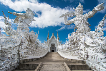 Wat Rong Khun (White Temple), Chiang Rai, Thailand - obrazy, fototapety, plakaty