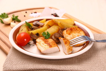Chicken fillet with rosemary potatoes an mushroom