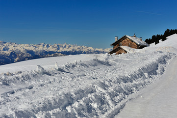 Alpi Dolomiti, Trentino  Alto Adige , baita nella neve