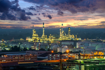 Fototapeta premium Petrochemical plant ( oil refinery ) industry at twilight time