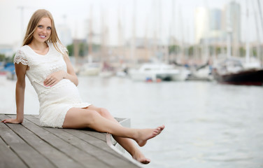 Fototapeta na wymiar pregnancy woman at sea port