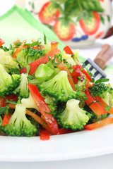 Salad with broccoli and paprika