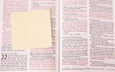 Obraz premium Open Bible with the note