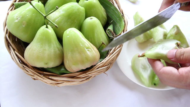 Cutting green rose apple