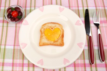 Scrambled eggs with bread on plate, on color napkin