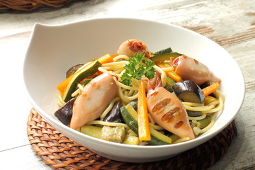 Spaghetti with baby squids and vegetables