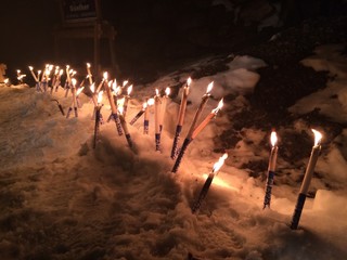 Fackelwanderung im Winter