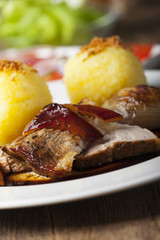 Schweinebraten mit Kartoffelknödel