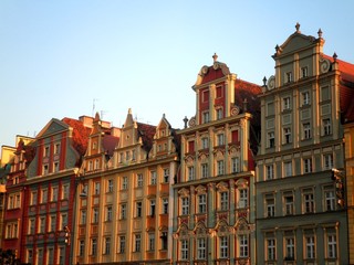 Fototapeta na wymiar Kolorowe budynków w Polsce