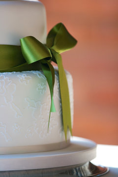 Bow on the wedding cake