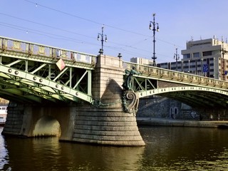Cechuv Brücke über der Moldau in Prag