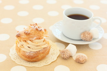 シュークリームとコーヒー