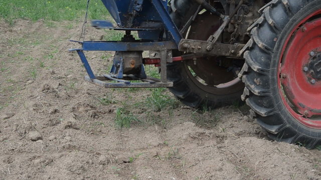 follow tractor wheel seeder equipment sow buckwheat seeds