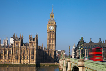 Obraz na płótnie Canvas House of parliament and Westminster bridge in London, United Kin