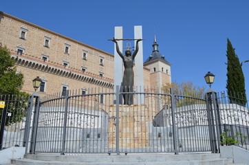 Alcazar mit Gedenkstätte in Toledo