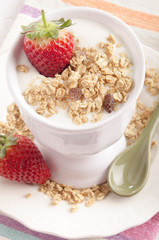 yogurt with strawberry and cereals