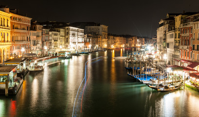 Grand Canal à Venise la nuit