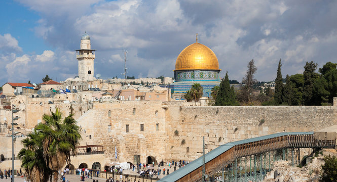Jerusalem, panorama of Wailing wall and Mousque of Al-aqsa