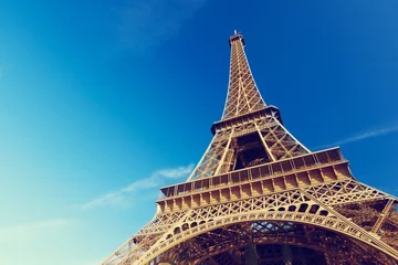 Fotobehang zonnige ochtend en Eiffeltoren, Parijs, Frankrijk © Iakov Kalinin