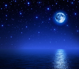 Naklejka na ściany i meble Super księżyc w rozgwieżdżone niebo na morzu