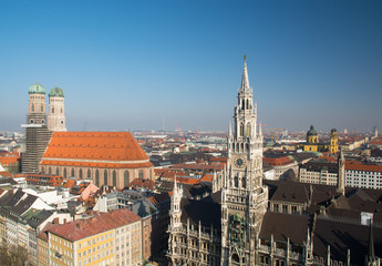 Fototapeta na wymiar München Marienplatz mit Rathaus und Frauenkirche