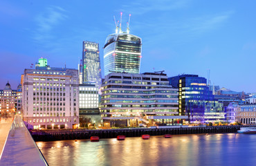 Panele Szklane Podświetlane  Londyn Skylines o zmierzchu Anglia UK