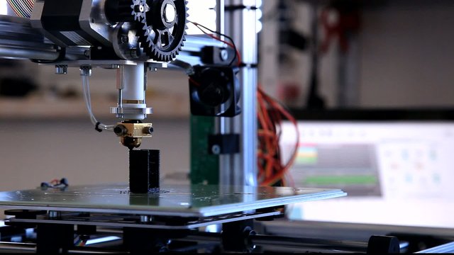 printing  with plastic wire filament on 3d printer