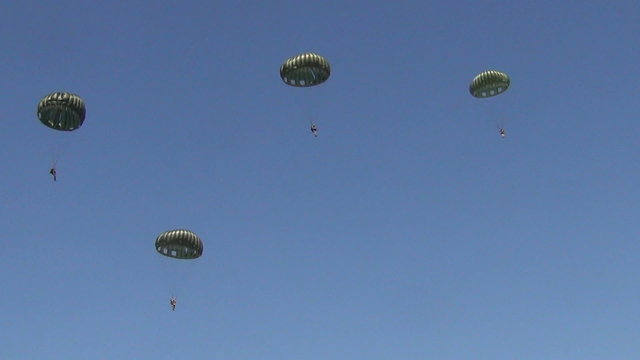 World War 2 era paracchute jumpers