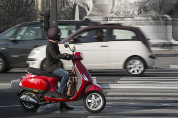 Scooter et Transports Urbains - 62661549