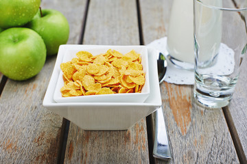 corn cereal with fresh milk and green apples