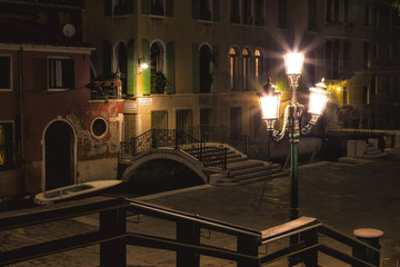 Obraz premium Night View of a Venice Street