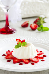 Strawberry blancmange garnished with fresh strawbe