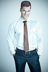 Fototapeta premium Sympathischer junger Geschäftsmann
