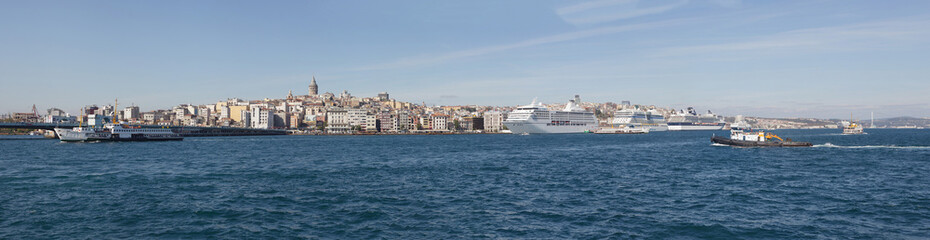 Fototapeta na wymiar panoramic view on Istanbul, Turkey