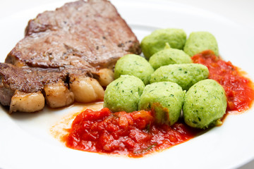 Rumpsteak with Ramson Gnocchi and tomato sauce