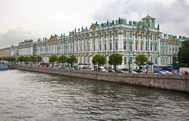 Fototapeta na wymiar Государственный Эрмитаж (Зимний дворец) в Санкт-Петербурге