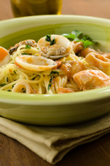 Spaghetti con frutti di mare, Cucina Mediterranea