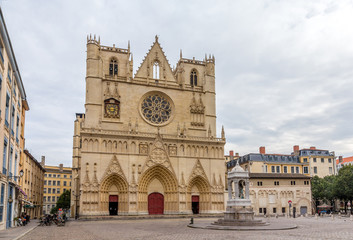 Fototapeta na wymiar Cathedrale Saint Jean-Baptiste de Lyon, France